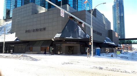 holt renfrew last call store.